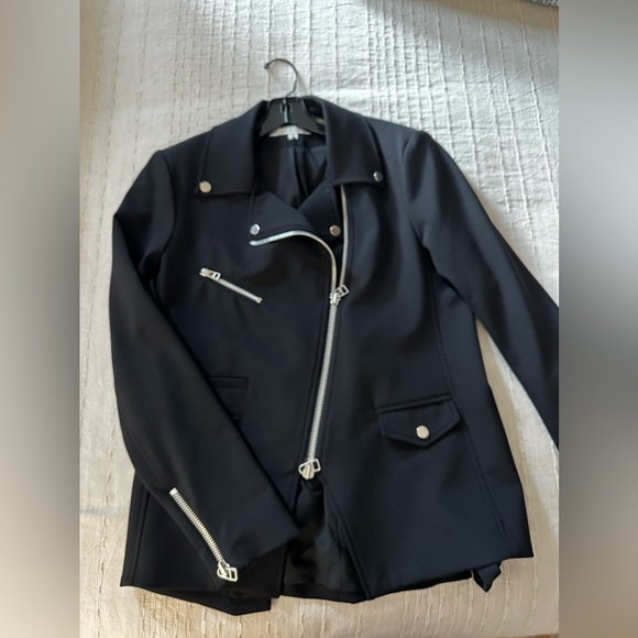 Hadley Neoprene Moto Jacket
Veronica Beard. Size 12. Excellent condition. - Picture 5 of 12